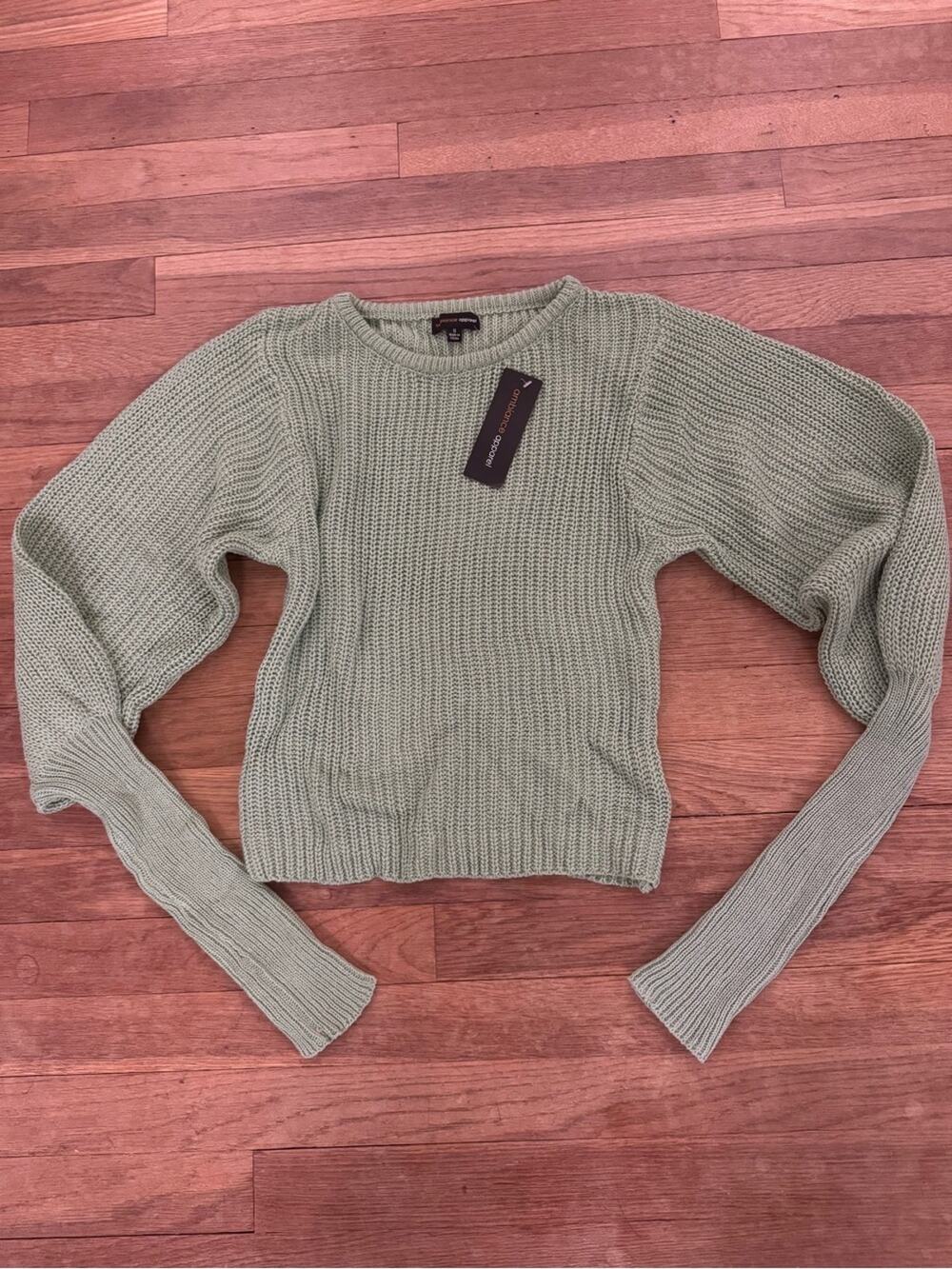 NWT Ambiance Apparel Women's Green Knit Crop Sweater - Size S
b7